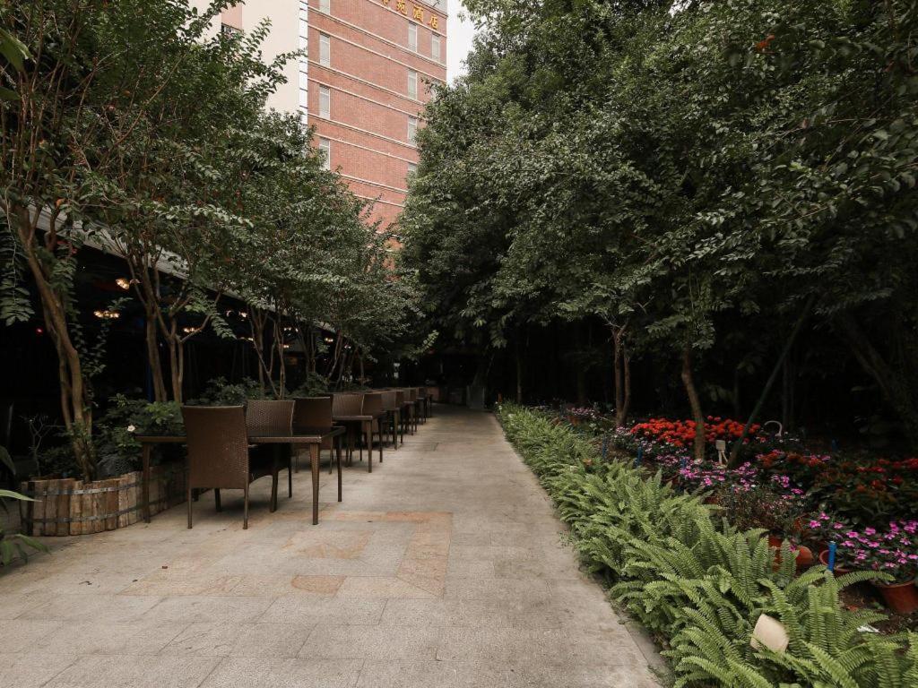 Royal Garden Hotel Гуанчжоу Екстер'єр фото