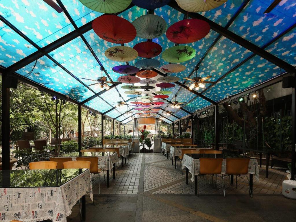 Royal Garden Hotel Гуанчжоу Екстер'єр фото