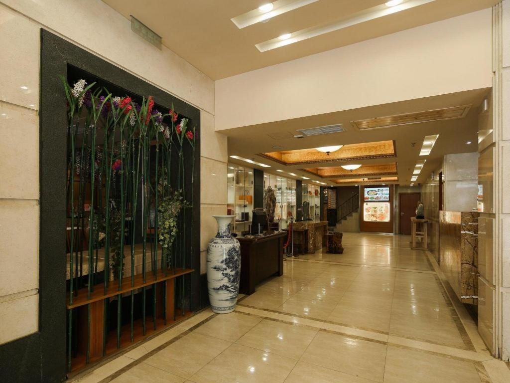 Royal Garden Hotel Гуанчжоу Екстер'єр фото