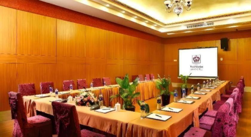 Royal Garden Hotel Гуанчжоу Екстер'єр фото